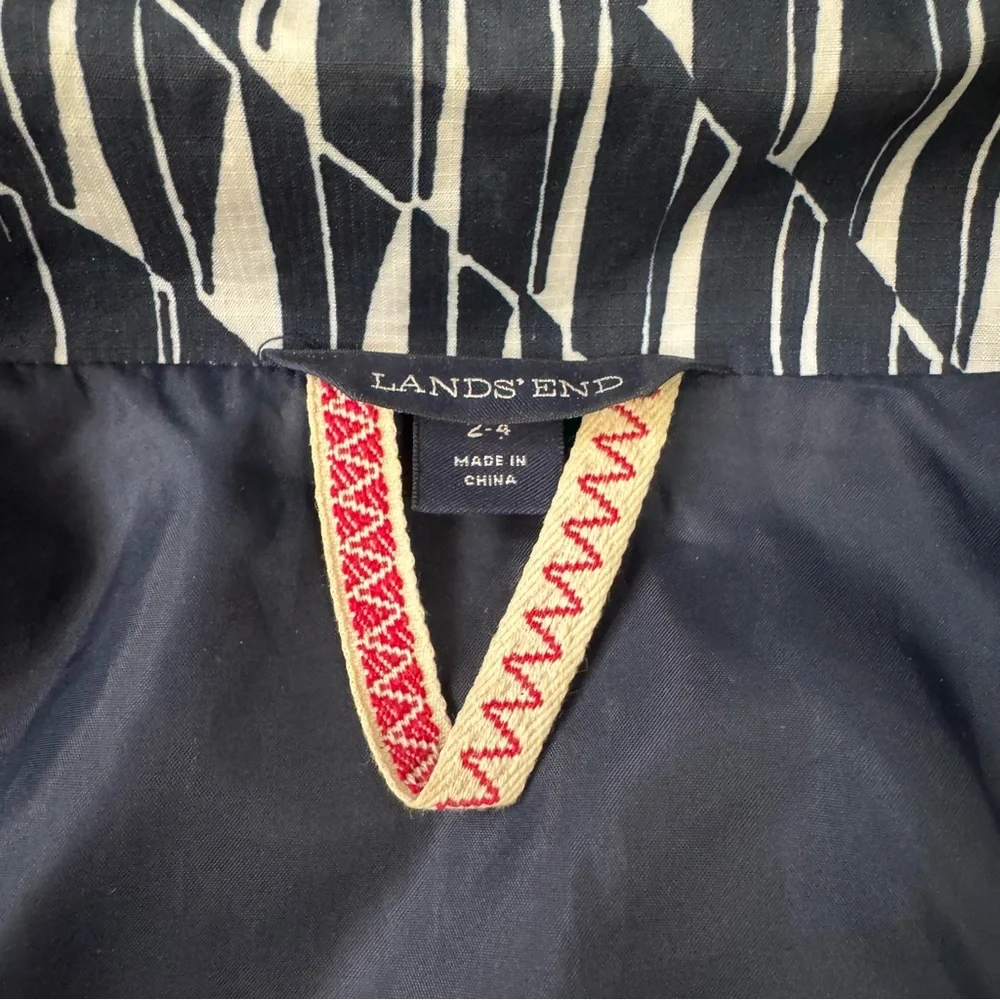 Land's End Women's Storm Raker Rain Jacket Classic Navy Ivory Size Small 2-4